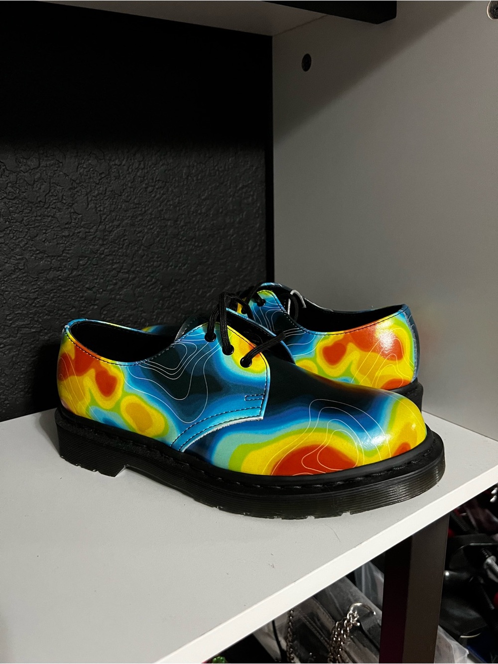 Vibrant Topographic climate Dr Martens size 8